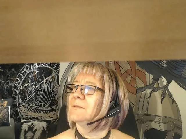 90dTitten on BongaCams