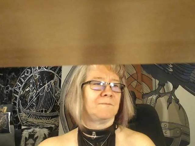 90dTitten on BongaCams