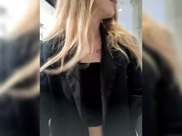 Offline AnyaSweet18 on BongaCams