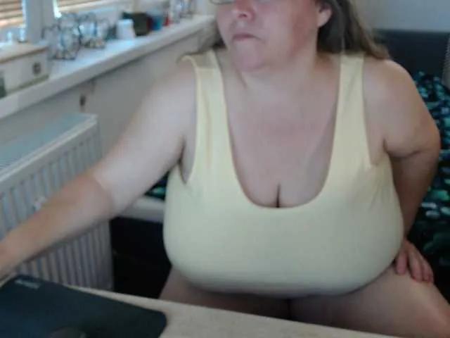 Bessy123 on BongaCams