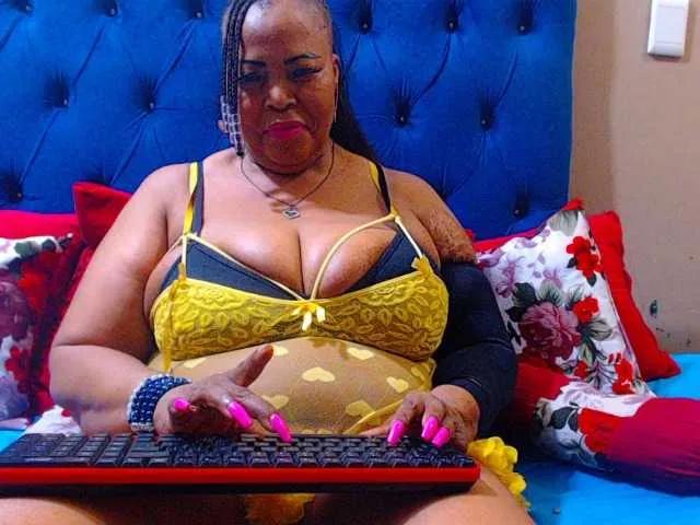 Ebonycandy10 on BongaCams