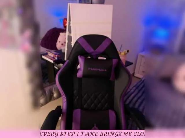 Offline EinnyMure on BongaCams