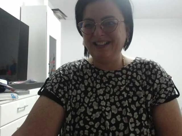 Offline Emyllywhite on BongaCams