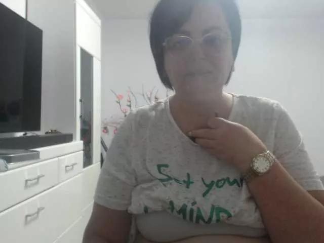 Offline Emyllywhite on BongaCams