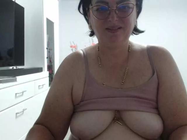 Offline Emyllywhite on BongaCams