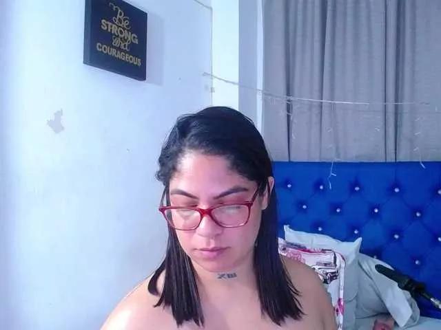 Freechat horny-cougar on BongaCams