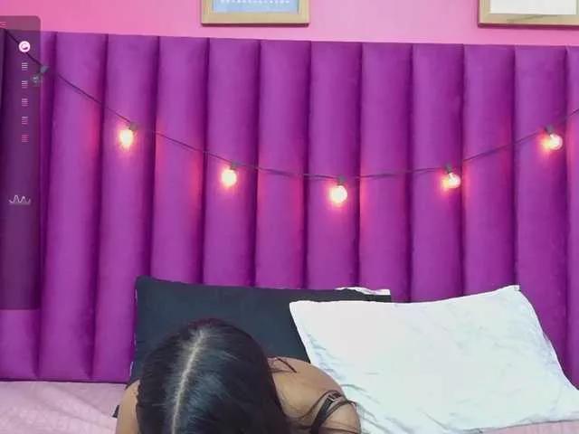 Freechat littleeemiily on BongaCams