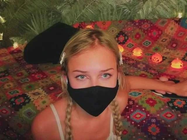 Meeeeow on BongaCams