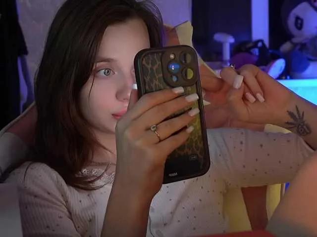 Freechat MossiPolli on BongaCams