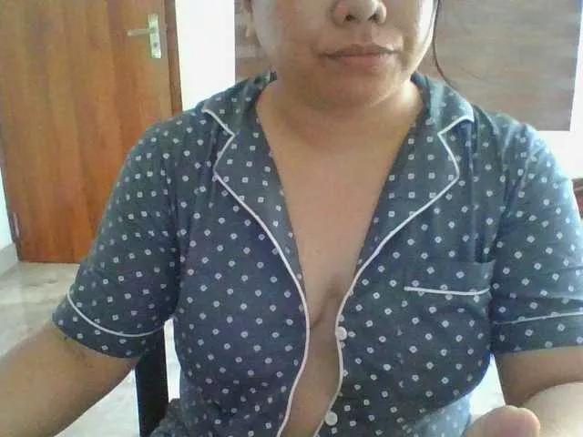 Offline RossyLove on BongaCams