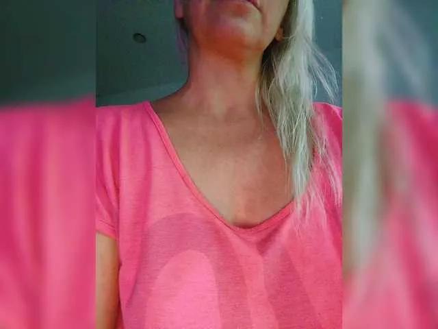 Freechat Sheila1945 on BongaCams