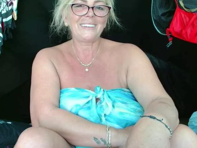 Offline YulliaMilf on BongaCams