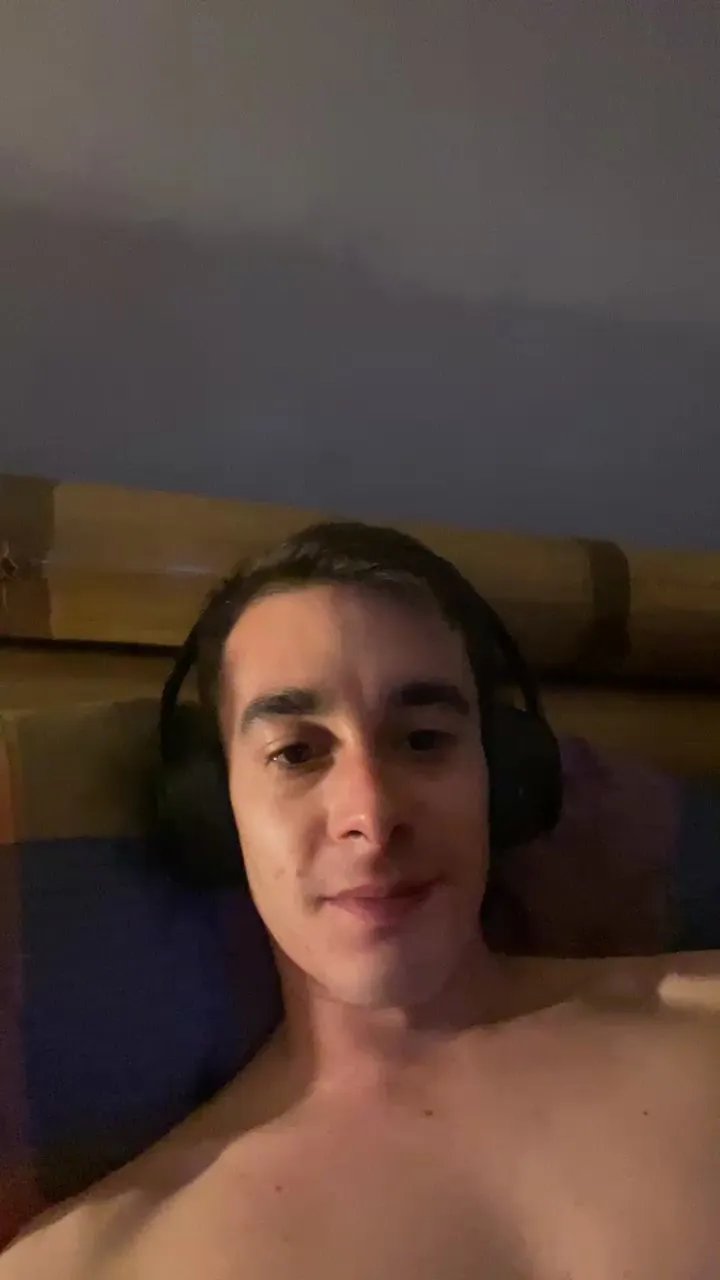 18k_boss — Freechat on Cam4