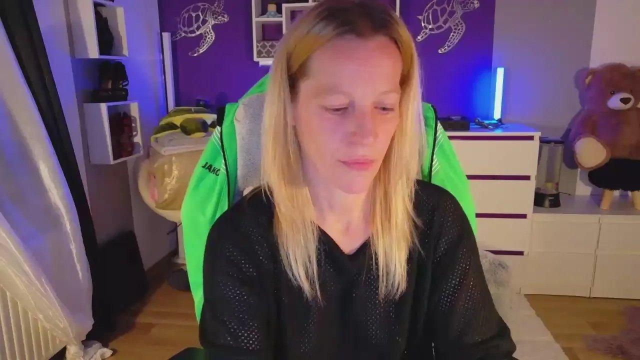 Offline BlueEye_Girl on Cam4