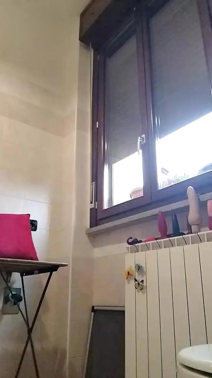 Offline luxxuriax on Cam4