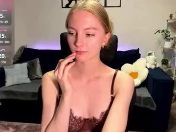 Freechat autumnroginson on Chaturbate