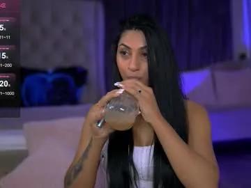 Freechat emahallee on Chaturbate