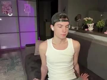 jeremy1scott — Spicy Flirt Fest - Goal: Hot Striptease [555 tokens left] #new #twink #gay #feet #cute