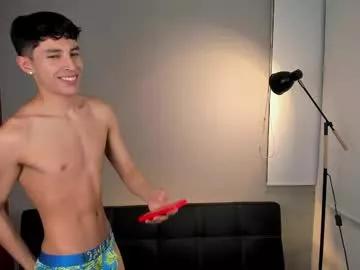 Private kens_boys on Chaturbate