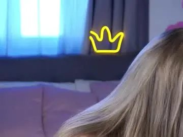 lipswithsmileonthem on Chaturbate