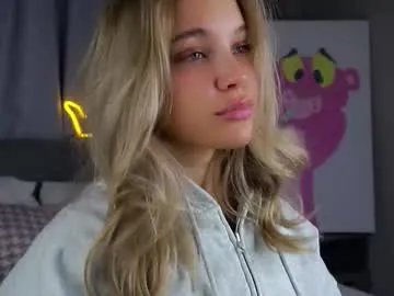 lipswithsmileonthem on Chaturbate