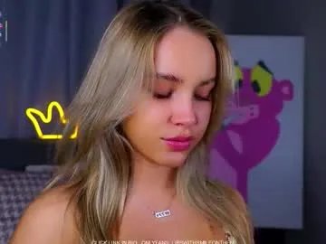 lipswithsmileonthem on Chaturbate