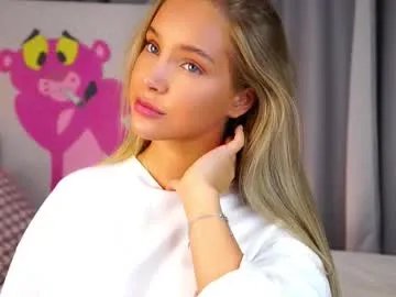 lipswithsmileonthem on Chaturbate