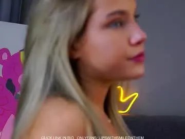 lipswithsmileonthem on Chaturbate