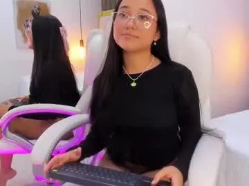 littlee_sophi_ on Chaturbate