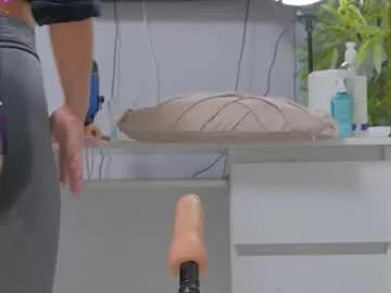 Freechat luckystrikee_ on Chaturbate