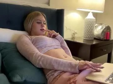 lunarose17 on Chaturbate