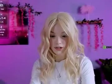 mia_starrr_ on Chaturbate