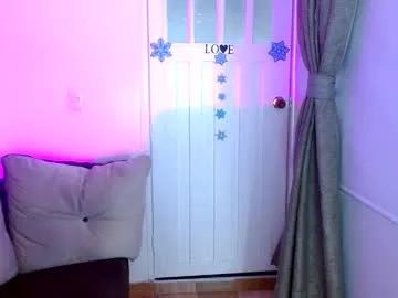 Freechat milfrosalie on Chaturbate