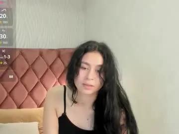 Freechat minniiemile on Chaturbate