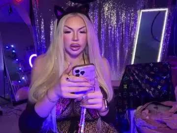 plasticfuckdoll on Chaturbate