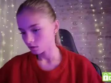 Chaturbate roxxxie_reid is Freechat roxxxie_reid — IT'S ME MARRRRIO #feet #fit #18 #new
