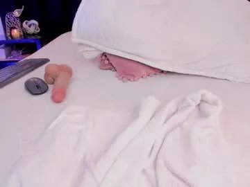 susyy7 — GOAL: Rich massage on my tits [78 tokens remaining] Welcome!! I'm in danger mode: I smile, I provoke and I let myself be loved  #bigtits #latina #redhead #lovense #anal