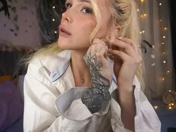 Away touch_me_if_you_can on Chaturbate