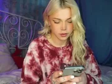Away touch_me_if_you_can on Chaturbate