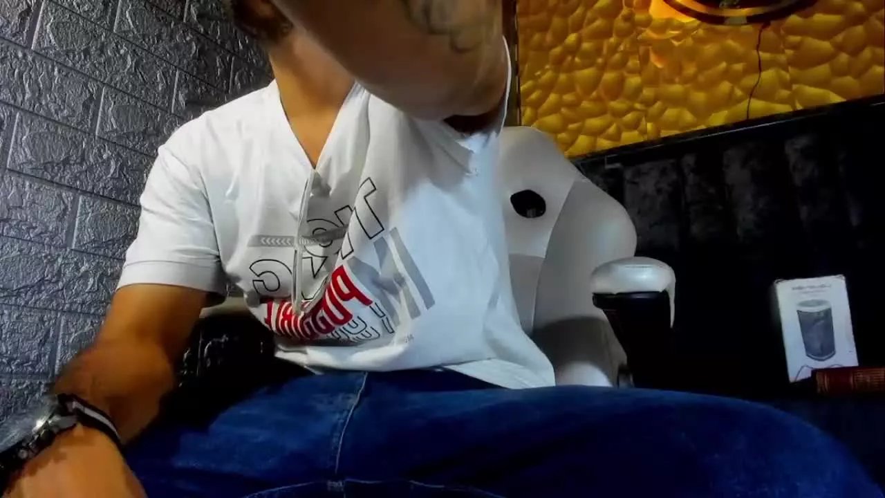 Offline Axell_Cross77 on Streamray