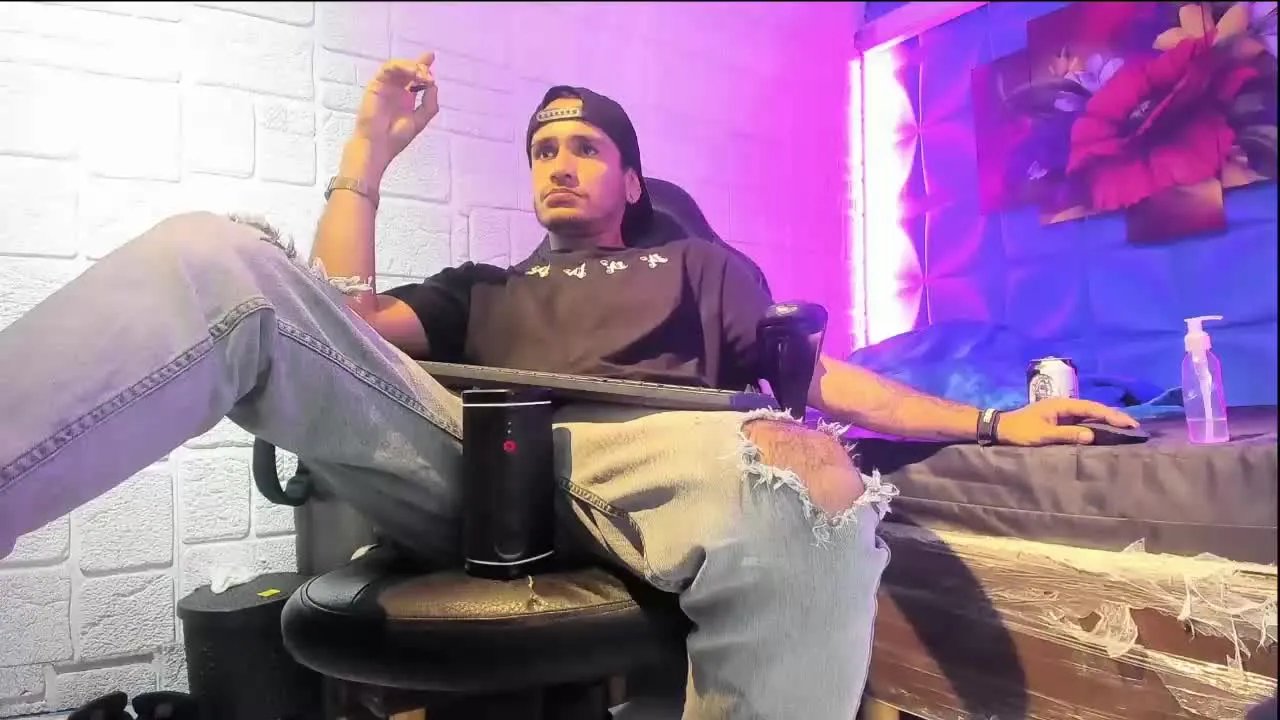 Offline Axell_Cross77 on Streamray