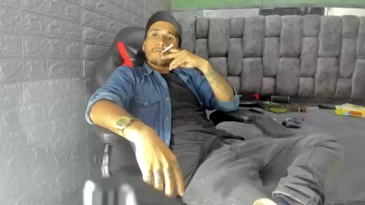 Offline Axell_Cross77 on Streamray