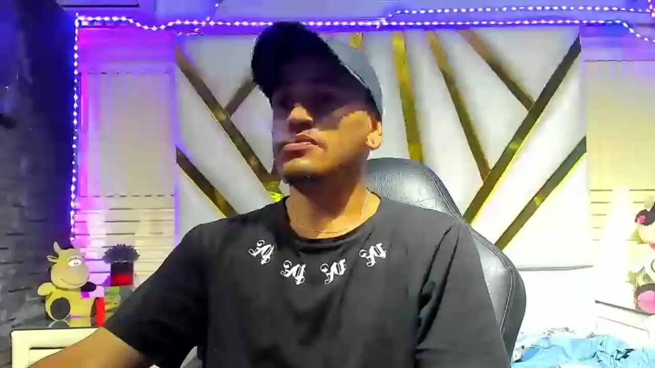 Offline Axell_Cross77 on Streamray