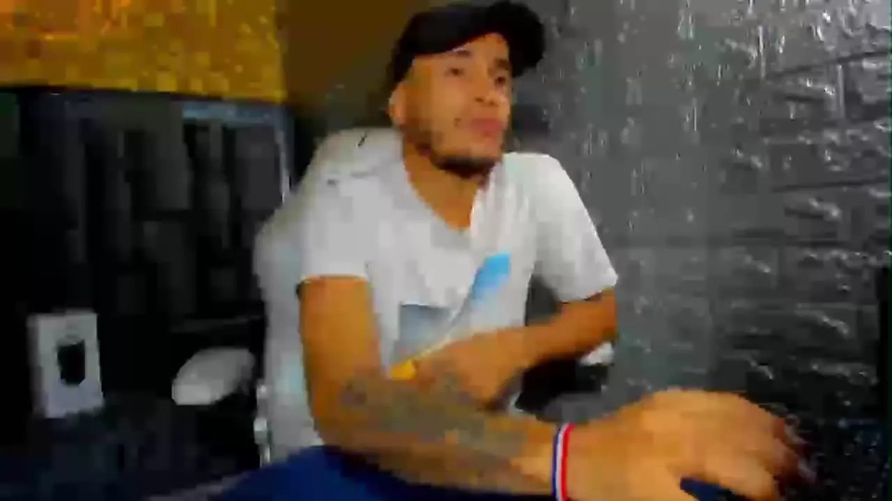 Offline Axell_Cross77 on Streamray