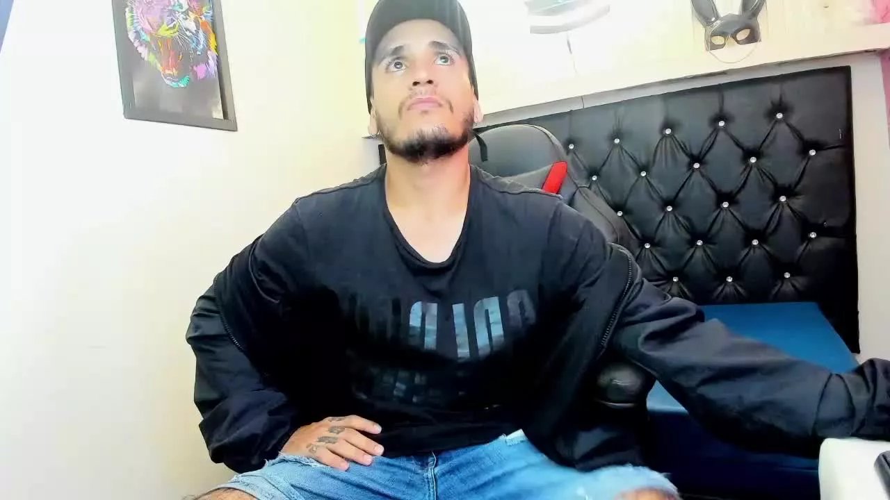 Offline Axell_Cross77 on Streamray