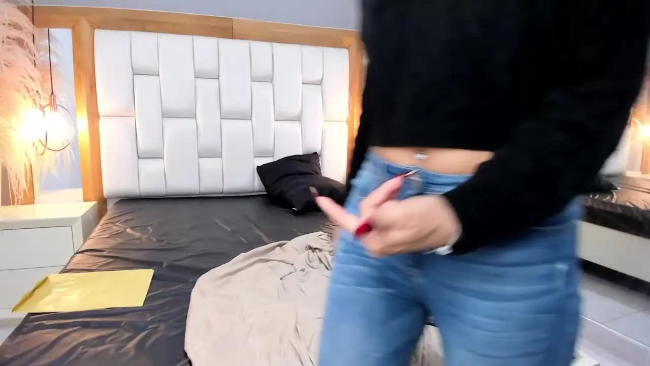 Offline CelineBennett on Streamray