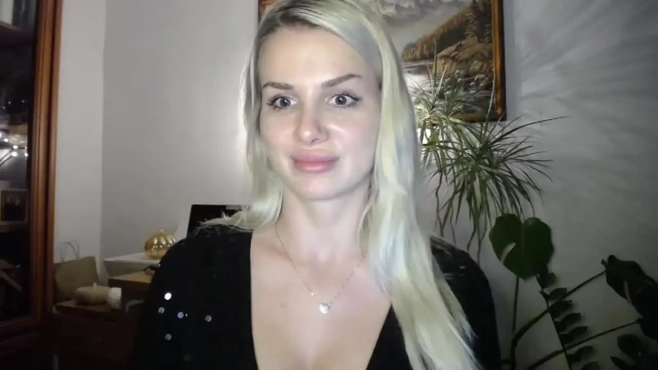 Offline CorneliaDoll on Streamray