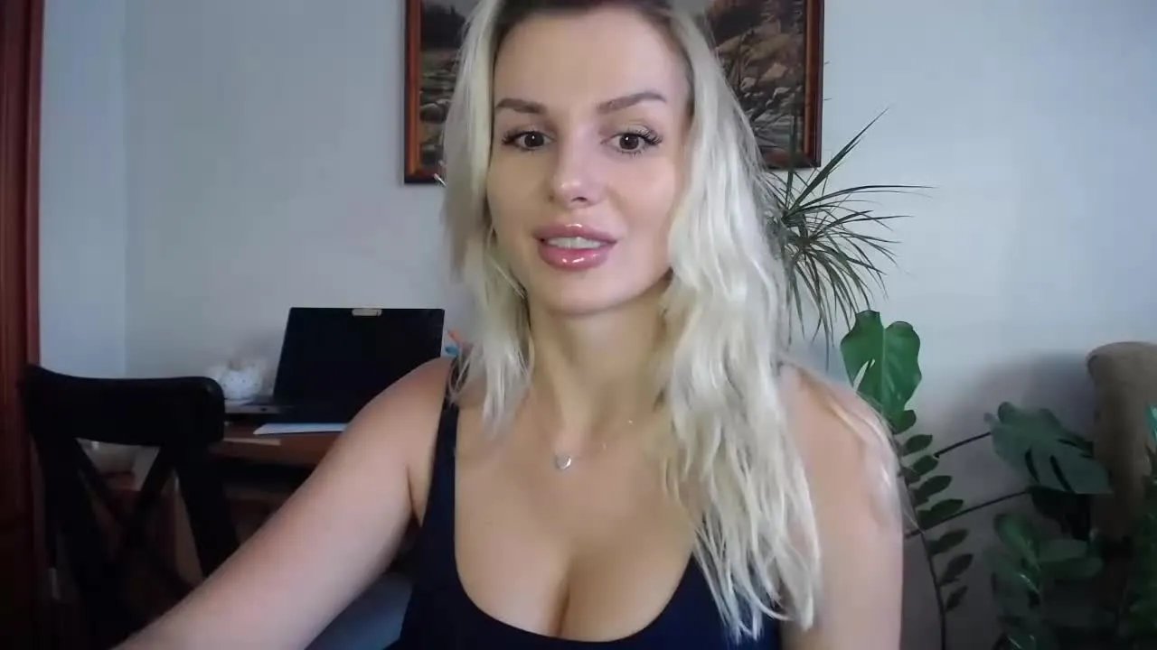 Offline CorneliaDoll on Streamray