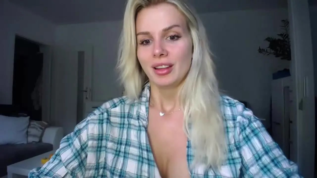 Offline CorneliaDoll on Streamray