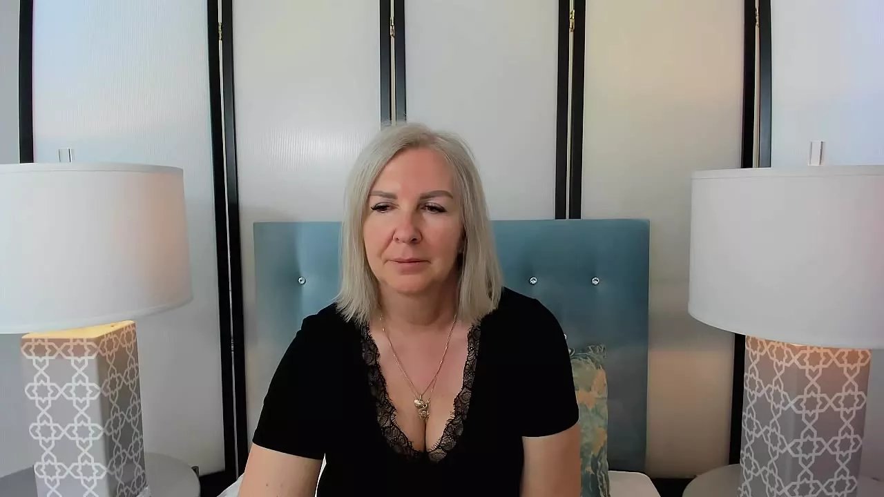 Offline EricaWOMAN on Streamray